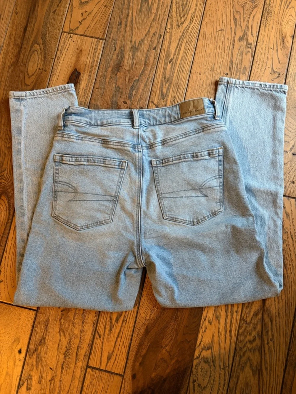 American Eagle Outfitters Mom Jeans High-Rise Light Blue Jeans Short - Picture 3 of 7